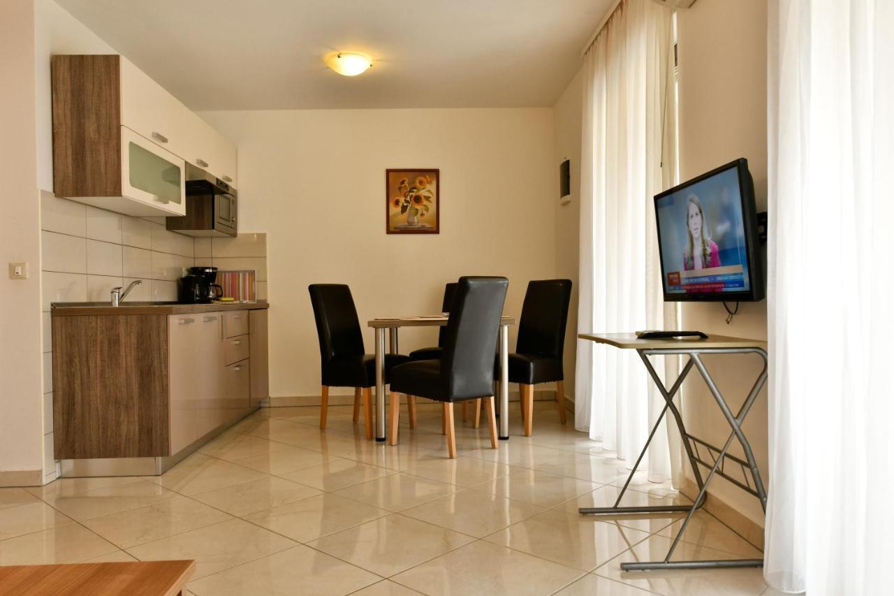 Apartments Jasmina โปเรช ภายนอก รูปภาพ