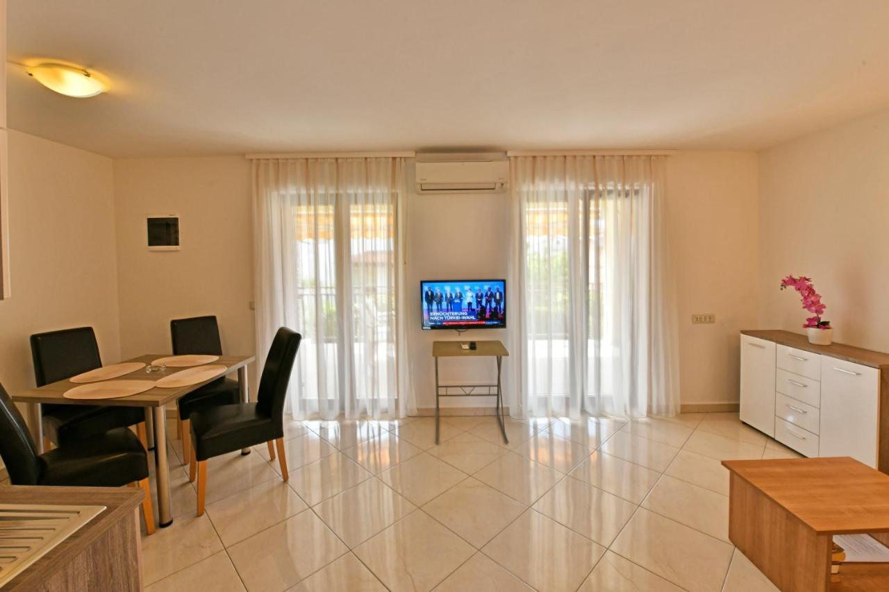 Apartments Jasmina โปเรช ภายนอก รูปภาพ