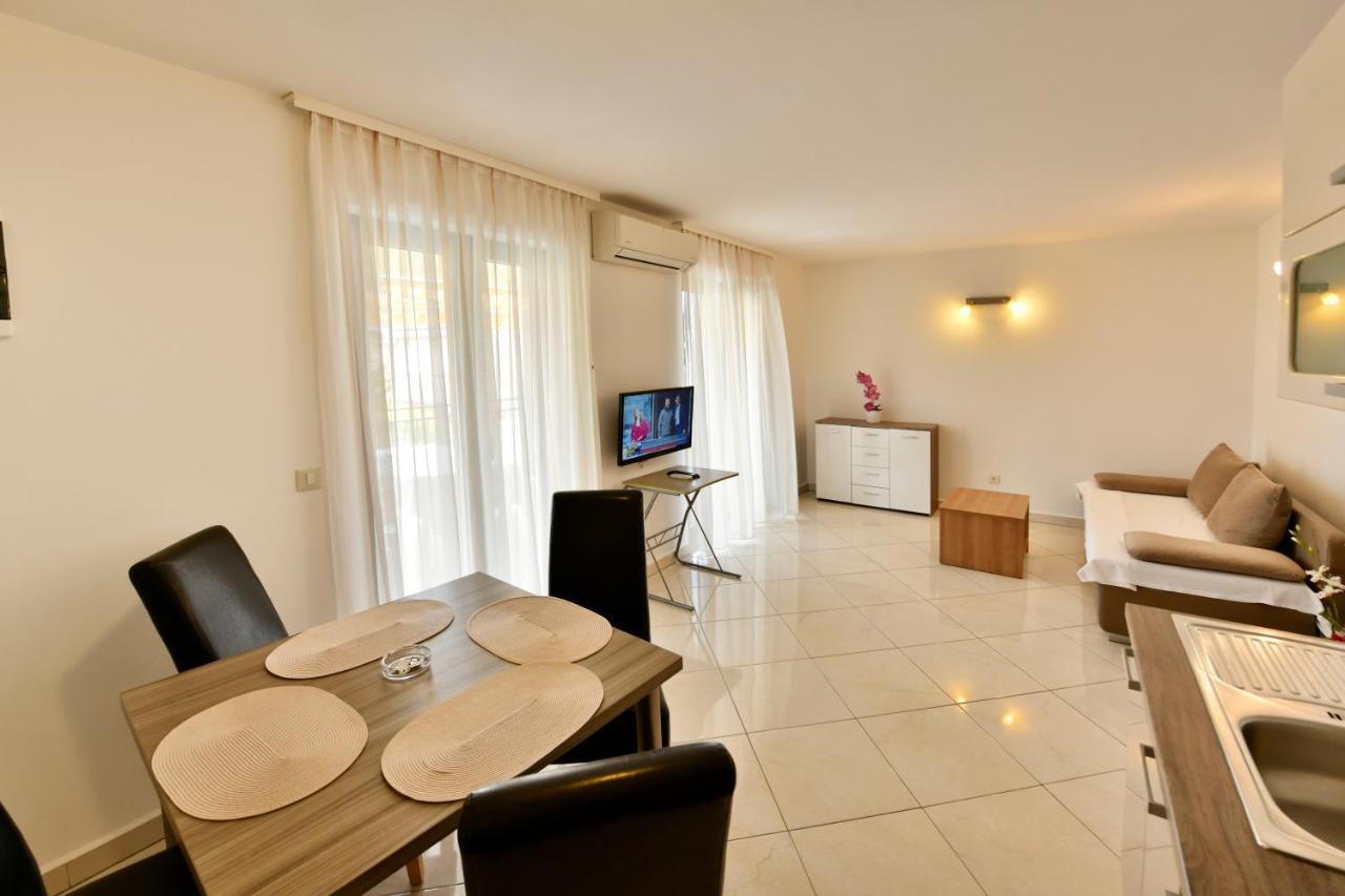Apartments Jasmina โปเรช ภายนอก รูปภาพ