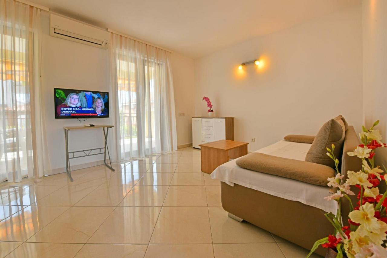 Apartments Jasmina โปเรช ภายนอก รูปภาพ