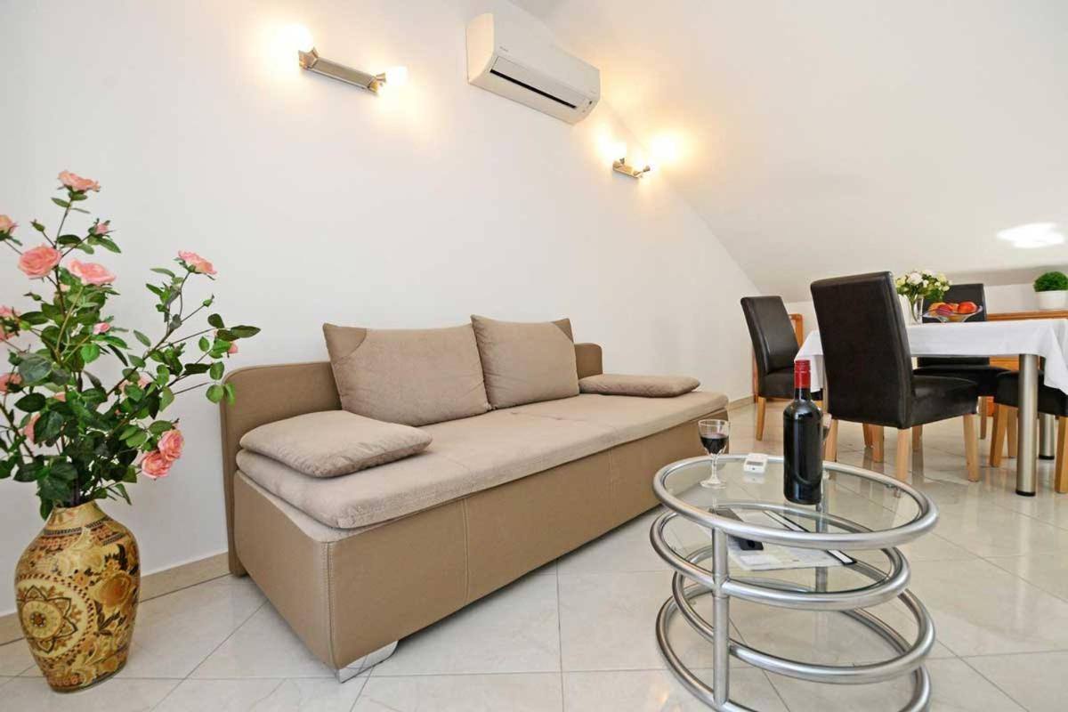 Apartments Jasmina โปเรช ภายนอก รูปภาพ