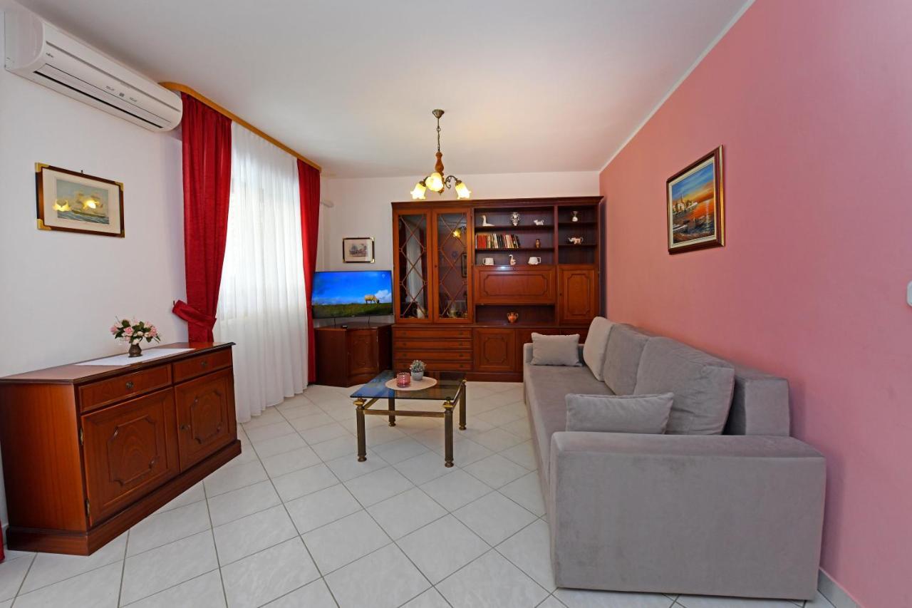 Apartments Jasmina โปเรช ภายนอก รูปภาพ