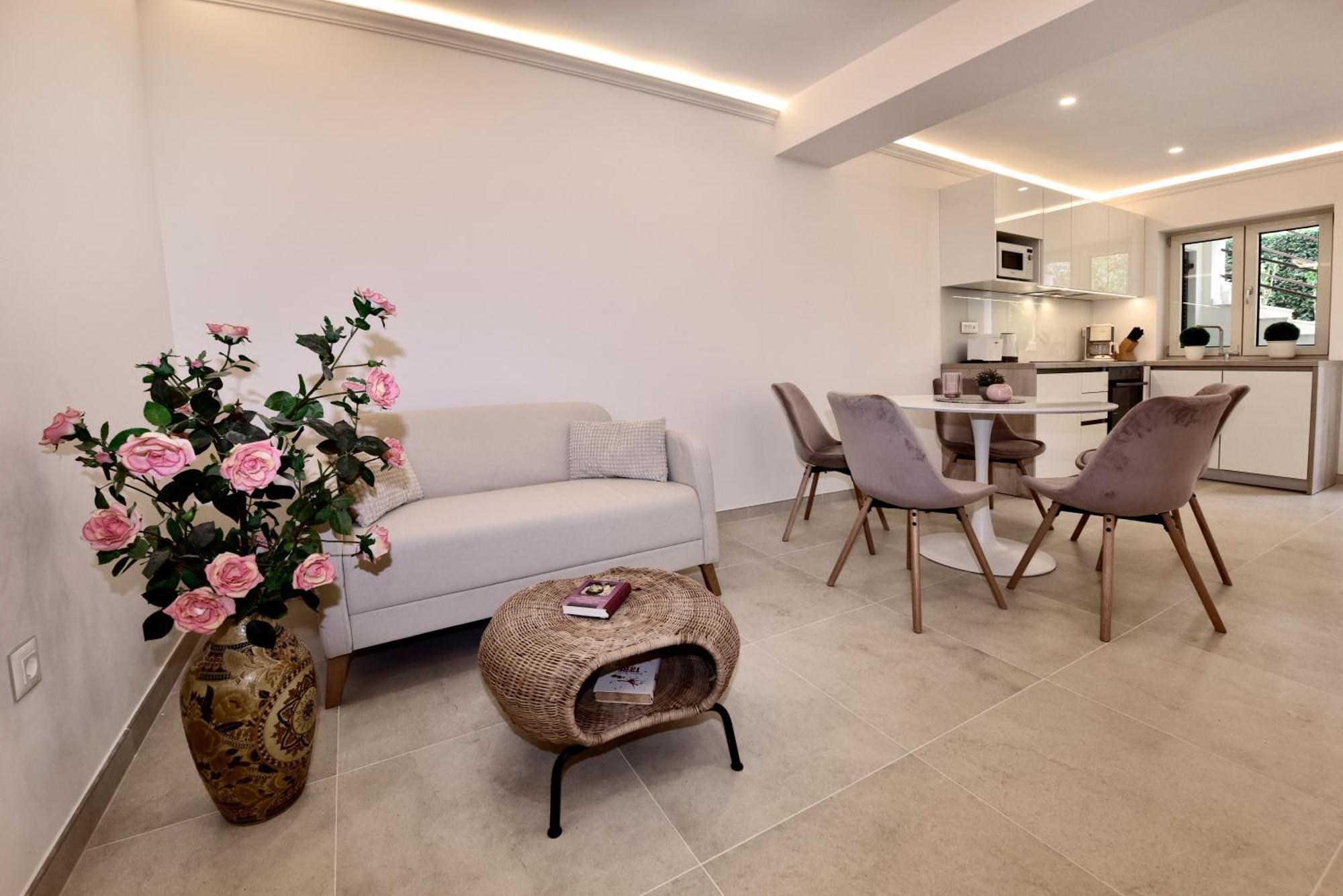 Apartments Jasmina โปเรช ภายนอก รูปภาพ