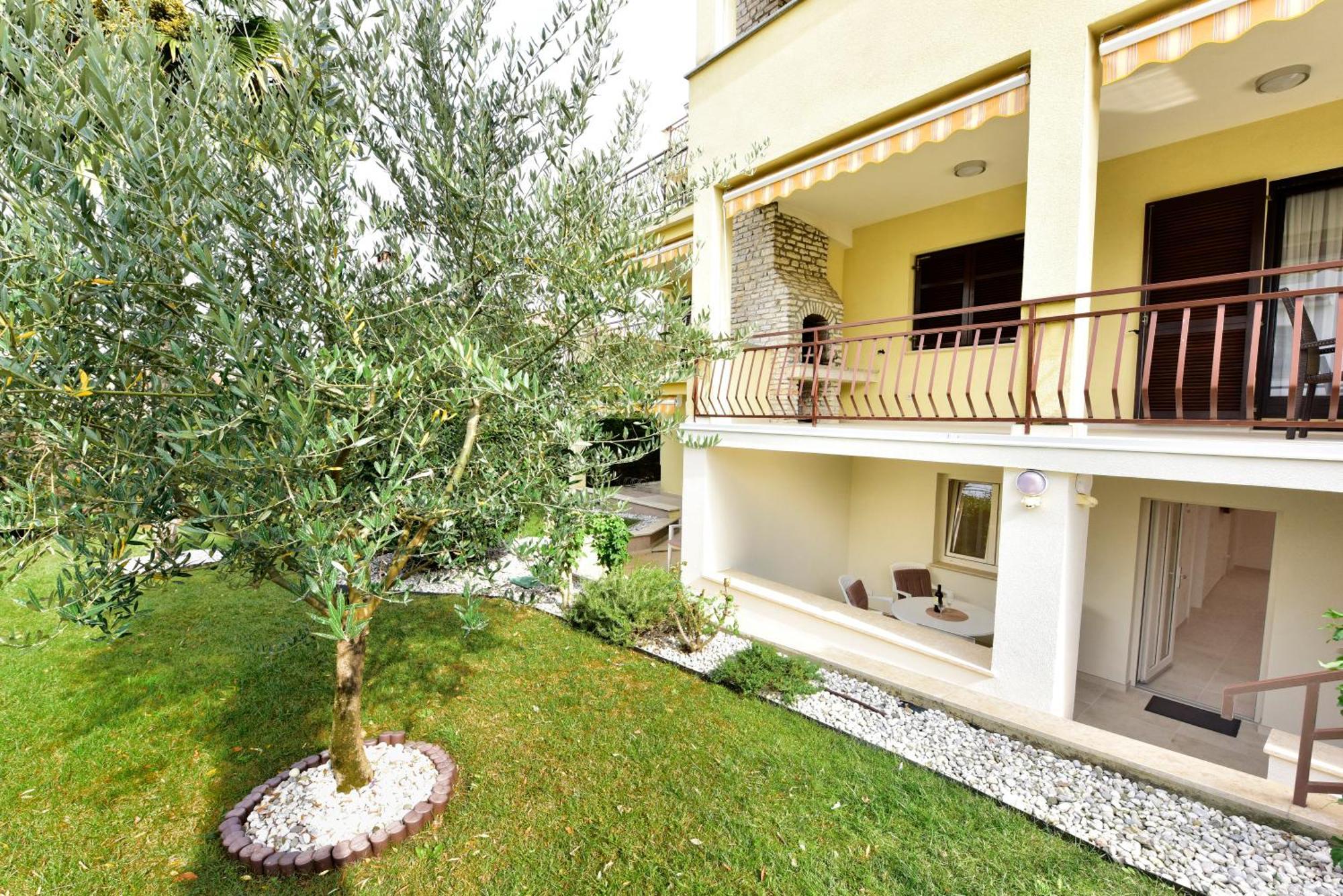 Apartments Jasmina โปเรช ภายนอก รูปภาพ